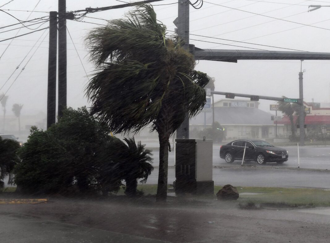 TOPSHOT-US-WEATHER-HURRICANE HARVEY