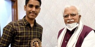 CM Manohar Lal Khattar Meet CBSE 12th Student Hiteshwar Sharma