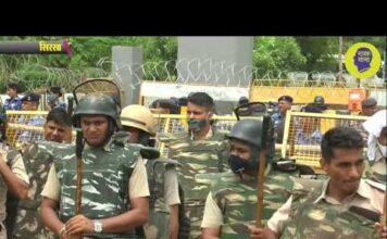 डीसी ऑफिस के बाहर सीमेंट के पिल्लर, एसपी ऑफिस पर बेरीगेट की दीवार, चारों तरफ पुलिस फ़ोर्स