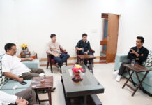 CM Arvind Kejriwal Meet Sonu Sood