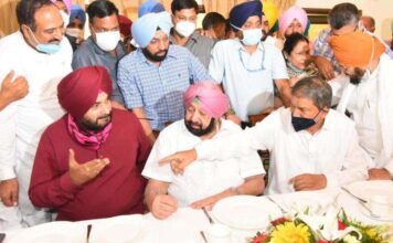 पंजाब के सीएम कैप्टन अमरिंदर सिंह और नवोजत सिंह सिद्धू के खिलाफ एक बार फिर खुला मोर्चा, त्रिवेंद्र सिंह रावत भेजे गए। CM Amarinder Singh & Navjot Singh Sidhu & Trivendra Singh Rawat