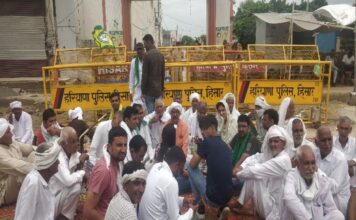 हिसार में मुआवजे के लिए किसानों का धरना: आज डिप्टी स्पीकर से हो सकती मीटिंग