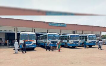 Dadri- बसों की कमी पर बिफरे विद्यार्थी, बस स्टैंड का गेट किया बंद, दादरी-रानीला रूट पर बस चलाने की मांग