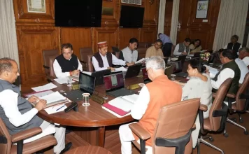 नहीं सुन रही सरकार तो अब, विपक्ष के दरवाजे पर जाएंगे कर्मचारी नहीं सुन रही सरकार तो अब, विपक्ष के दरवाजे पर जाएंगे कर्मचारी