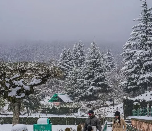 पहाड़ी राज्यों में बर्फबारी से जनजीवन प्रभावित