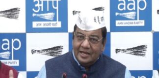 दिल्ली शराब घोटाले मामले में ईडी ने बड़ी कार्रवाई करते हुए सीएम अरविंद केजरीवाल को गिरफ्तार कर लिया है।