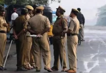 बोगस ग्राहक बनाकर पुलिस ने स्पा सेंटर पर की रेड