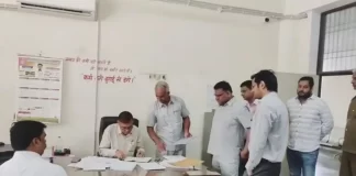 सीएम फ्लाइंग ने रोशन खेड़ा के स्कूल में मारा छापा