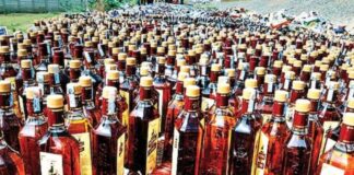 अवैध शराब की पेटियों सहित कंटेनर चालक गिरफ्तार