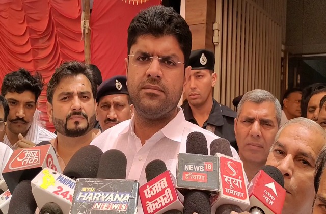 2023_5image_18_48_3900685117 नेताओं के पार्टी छोड़ने पर दुष्यंत बोले- दुख भी होता है