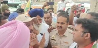 किसानों ने खेती से संबंधित सवालों का बीजेपी प्रत्याशी के पास नहीं कोई जवाब
