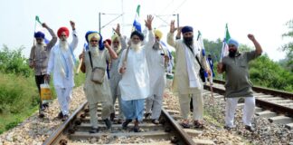 124 गाड़ियां रद्द, 134 के मार्ग बदले, 25 लाख रिफंड,