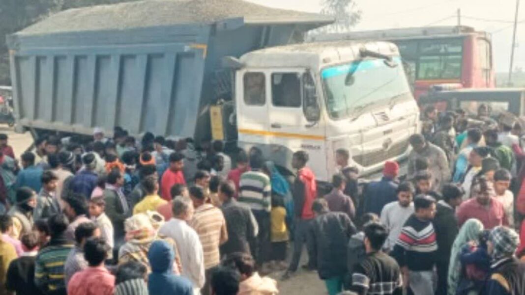 1200-675-20278710-thumbnail-16x9-imagesonali रेत से भरे डंपर ने बाइक सवार दंपती को कुचला