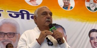 नारनौल में पूर्व CM हुड्डा ने BJP को घेरा, टिकट दावेदारों के समर्थकों ने हुड्डा के सामने की नारेबाजी