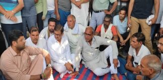 कारोबारी रविन्द्र सैनी की हत्या के विरोध में हांसी बंद,
