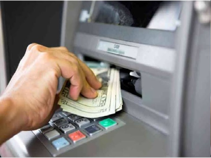 atm-hacking-2-1_1624472578 एटीएम की ट्रे में की छेड़छाड़, खाता धारक के रुपये कटे,