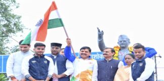 मुख्यमंत्री ने प्रभात चौराहे पर तिरंगा यात्रा का शुभारंभ किया,