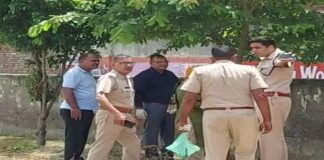 सड़क किनारे मिला अज्ञात युवती का शव,