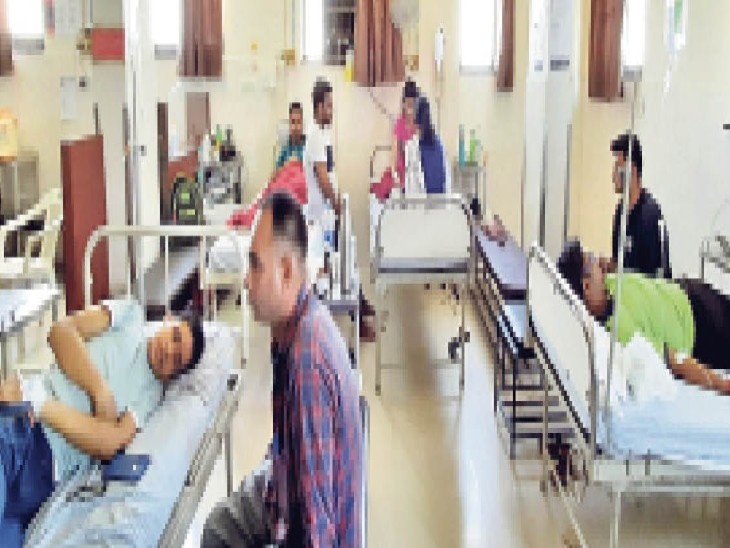 orig_untitled_1665695075 धार जिले के ग्राम दाबड़ में स्वतंत्रता दिवस कार्यक्रम के दौरान अचानक बीमार हो गईं 40 छात्राएं