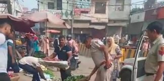 रोहतक में पुलिस ने दुकानदारों को फड़ी लगाने से रोका तो गुस्साए दुकानदार सड़क पर उतर आए।