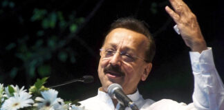 क्या बाबा सिद्दीकी के बेटे की जान को भी था खतरा? आरोपी के फोन में मिली जीशान की तस्वीर !