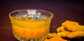 महिलाओं के चेहरे, चिन, छाती, पेट और नाभि के आस-पास बालों की ज्यादा ग्रोथ का कारण डाइहाइड्रोटेस्टोस्टेरोन होता है !