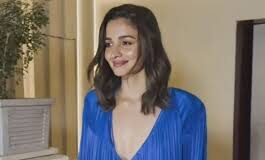 आलिया भट्ट ने उन लोगों की आलोचना की, जो उनकी टेढ़ी मुस्कान, बोलने के अजीब तरीके और 'बोटोक्स के गलत इस्तेमाल के लिए उनकी बॉडी शेमिंग कर रहे हैं।