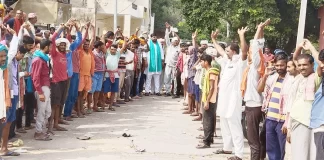 सड़क निर्माण कार्य तीन माह से अधूरा, ग्रामीणों ने डेढ़ घंटे तक लगाया जाम