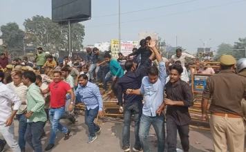 5वें दिन भी जारी आंदोलन -अब RO/ARO पर फंसा पेंच आयोग के झुकने के बाद भी छात्र नहीं हटने को तैयार ! आंदोलन 5वें दिन भी जारी: आयोग के झुकने के बाद भी छात्र नहीं हटने को तैयार, अब RO/ARO पर फंसा पेंच