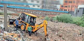 सोनीपत के गांव कोहला में कई गांवों के किसान किसान पाइप लाइन बिछाने पर मार्केट रेट के अनुसार मुआवजा देने की मांग को लेकर 3 अगस्त से धरना दे रहे हैं।