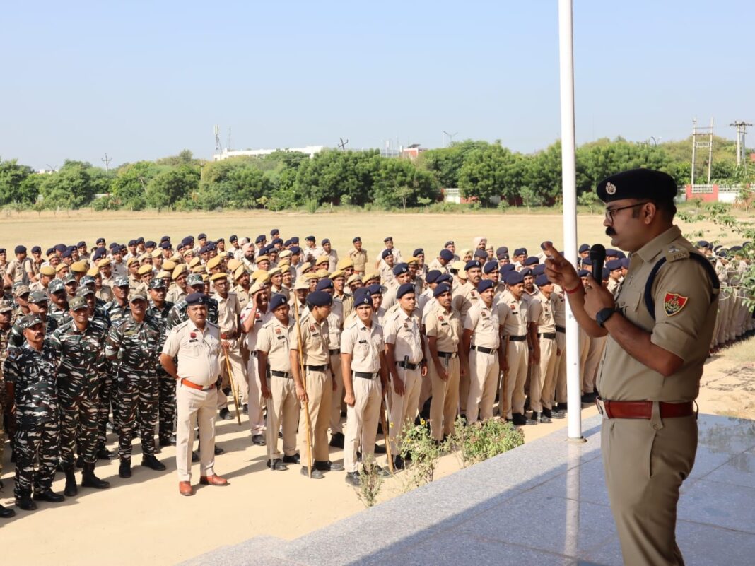 पुलिस अधीक्षक विक्रातं भूषण चलाने वाले वाहन चालकों को ट्रैफिक नियमों के बारे जागरुक किया गया