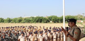 पुलिस अधीक्षक विक्रातं भूषण चलाने वाले वाहन चालकों को ट्रैफिक नियमों के बारे जागरुक किया गया