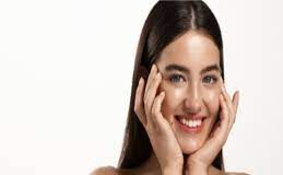 ​चेहरे के लिए फायदेमंद है 1 चुटकी सफेद गोंद, रंगत निखार देगा होम्योपैथी डॉक्टर का नुस्खा