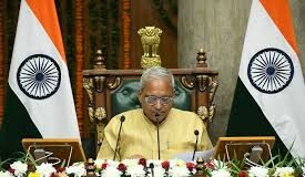 जनस्वास्थ्य एवं लोक निर्माण विभाग के मंत्री रणबीर गंगवा अ​धिकारियों की बैठक लेते हुए