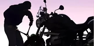 बाइक चोरी कर गांवों में सस्ते दाम पर बेचता था आरोपी