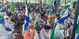 किसानों का आरोप, सरकार ने बंद किया सोशल अकाउंट