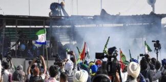 दिल्ली कूच के लिए अड़े पंजाब के किसानों ने की बैरिकेड तोड़ने की कोशिश