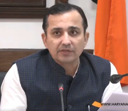 एचएसएससी के चेयरमैन हिम्मत सिंह ने सम्मानित कर्मचारियों की सराहना करते हुए कहा कि सीईटी जैसी बड़ी परीक्षा का सफल आयोजन केवल टीम भावना, मेहनत और ईमानदारी से ही संभव है।