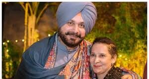 पूर्व क्रिकेटर और कांग्रेस नेता नवजोत सिंह सिद्धू अपनी पत्नी नवजोत कौर के साथ इंग्लैंड में छुट्टियां मना रहे हैं।