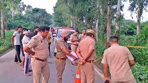 करनाल में एक और सनसनीखेज मामला सामने आया है, जहाँ इंद्री हलके के गांव उमरपुर के पास एक अज्ञात युवती का शव मिला है। करनाल में एक और सनसनीखेज मामला सामने आया है, जहाँ इंद्री हलके के गांव उमरपुर के पास एक अज्ञात युवती का शव मिला है।