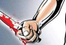 दुकानदार ने बताया कि आधा दर्जन के करीब बदमाश उनकी दुकान पर आकर लूटपाट करने लगे।