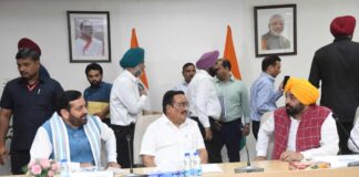 हरियाणा में बाढ़ पीड़ितों को मिल रहा कितना पैसा, जान जाने पर 4 लाख तो घर टूटने पर 3 लाख तक हरियाणा में भी बाढ़ ने काफी नुकसान पहुंचाया है। ऐसे में नायब सिंह सैनी सरकार ने बाढ़ पीड़ितों के लिए राहत योजना का ऐलान किया है।