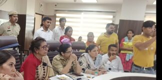 हरियाणा राज्य महिला आयोग की जनसुनवाई के दौरान उसने अपनी पति पर ये आरोप लगाते हुए कहा कि वो उसके साथ नहीं रहना चाहती है।