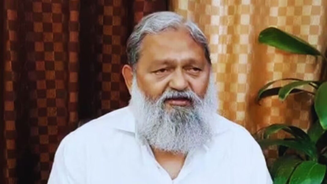 अनिल विज पहले भी कई बार अपनी पार्टी के खिलाफ बोल चुके हैं। उन्होंने अंबाला छावनी में समानांतर बीजेपी चलाने का आरोप लगाया था।