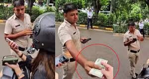 एक कांस्टेबल और एक होमगार्ड को निलंबित कर दिया गया है।