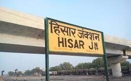 हर्षिता 29 सितंबर 2024 से घर से लापता हो गई थी। उसे तलाशने के लिए पुलिस ने पोस्टर चिपकाने के अलावा कई जगह के सीसीटीवी भी खंगाले लेकिन कोई फायदा नहीं हुआ।