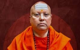 प्रबंधक स्वामी चैतन्यानंद सरस्वती के खिलाफ 15 छात्राओं ने छेड़छाड़ का मामला दर्ज कराया है।