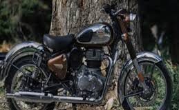 जीएसटी घटने के बाद रॉयल एनफील्ड कंपनी की 350 सीसी सेगमेंट की मोटरसाइकल के दाम में भारी कटौती हुई है