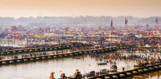 लड़कियों संग डांस करते समय 14 वर्ष की उम्र में किशोर को स्वयं के लड़की होने का एहसास हुआ पर वर्षों तक परिजन इससे अंजान रहे।