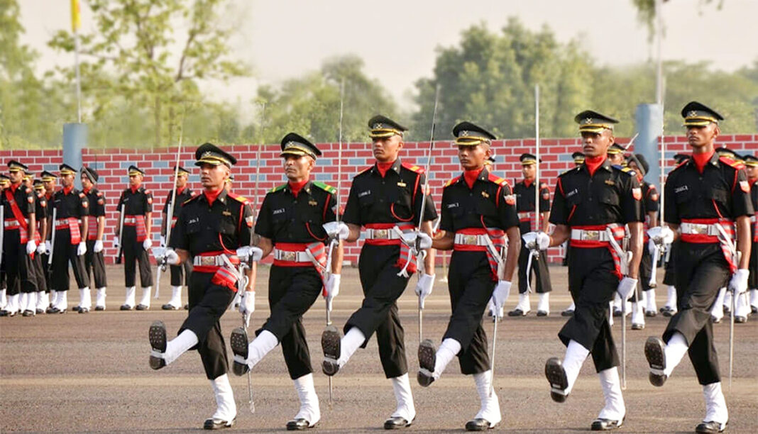 SSB Interview: भारतीय सेना, नौसेना और वायुसेना में अधिकारी बनने का सपना देखने वाले युवाओं के लिए एसएसबी (SSB) इंटरव्यू सबसे कठिन और महत्वपूर्ण चरण होता है। SSB Interview: भारतीय सेना, नौसेना और वायुसेना में अधिकारी बनने का सपना देखने वाले युवाओं के लिए एसएसबी (SSB) इंटरव्यू सबसे कठिन और महत्वपूर्ण चरण होता है।